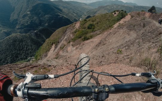 Death Road – cykla downhill ned för världens farligaste väg Death Road – cykla downhill ned för världens farligaste väg