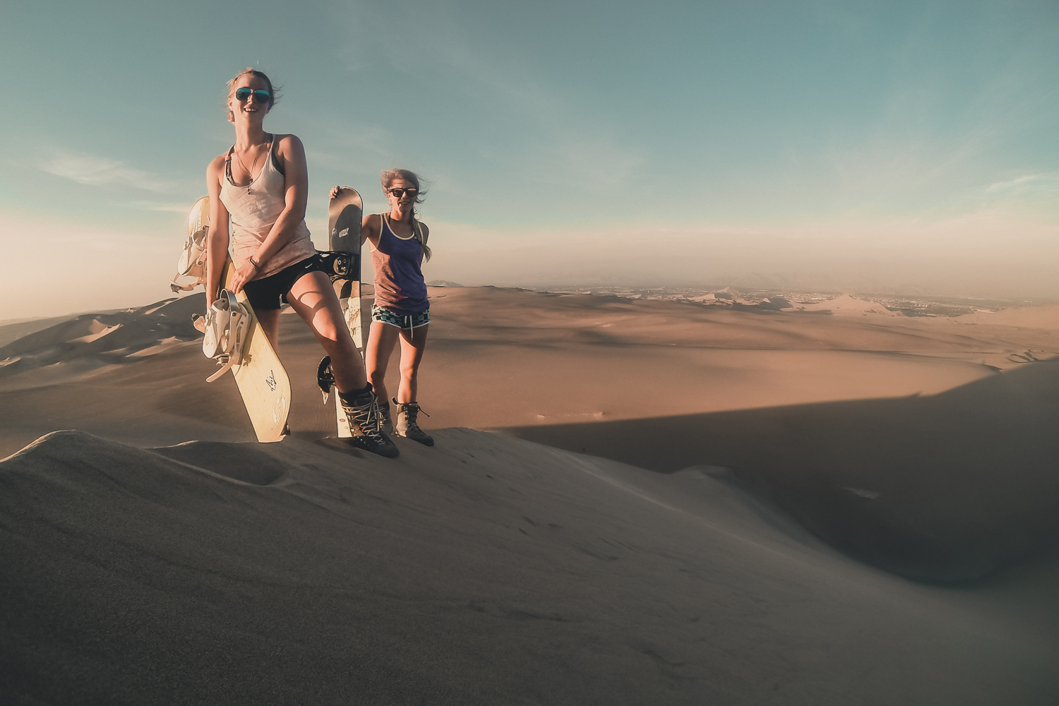 Huacachina: Sandboarding i den peruanska öknen