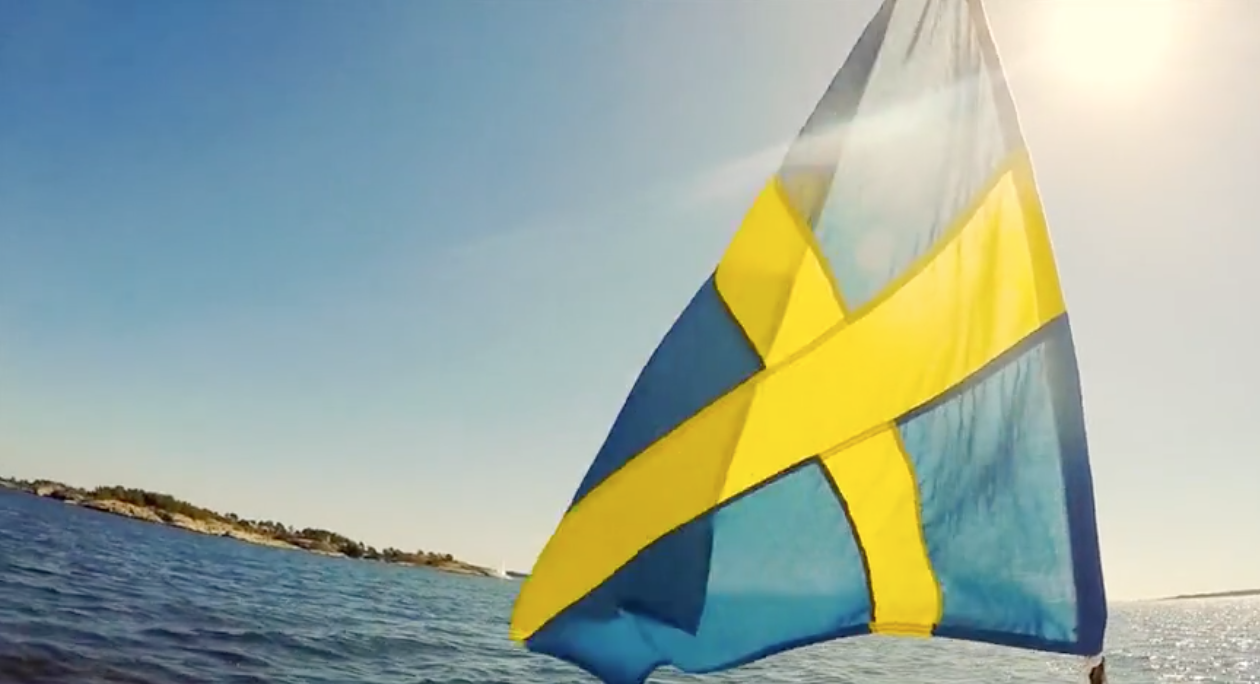 Under bar himmel seglar jag